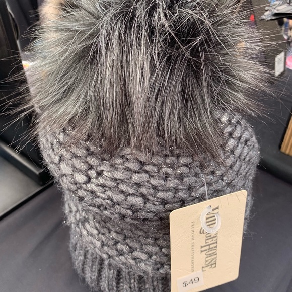 Gray Single Pom Insulated Beanie - Picture 3 of 4